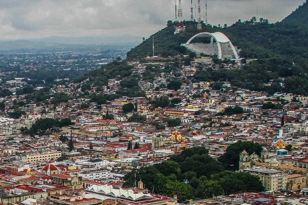 Aerial view of Oaxaca de Juárez, with the Guelaguetza auditorium on the hill
